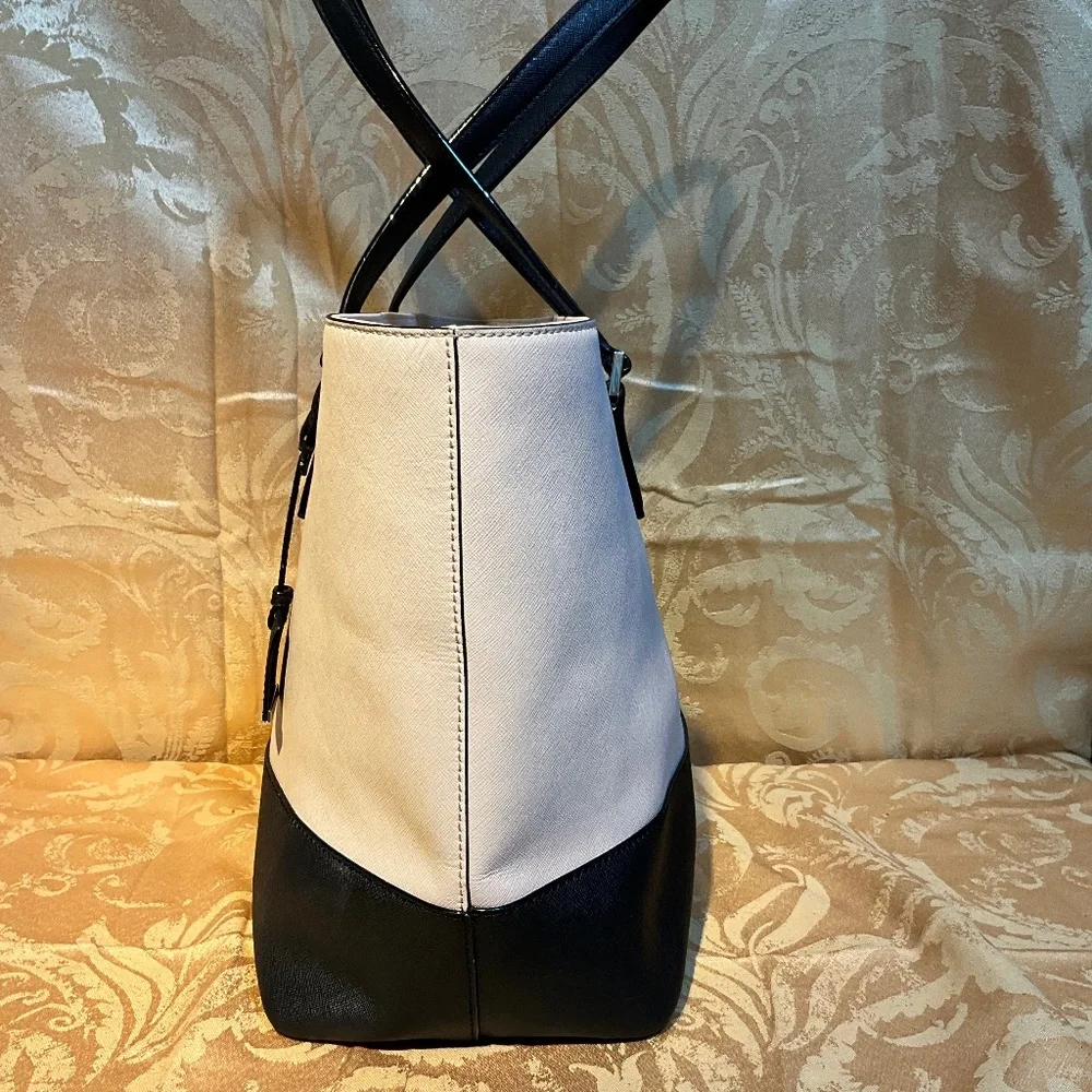 Kate Spade off white/grayish and black tote. D1Ab